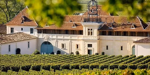 Vinmakerens middag med ber\u00f8mte Ch\u00e2teau Angelus
