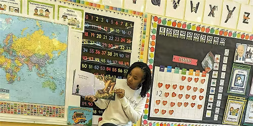 Storytime, Book Signing, and Mother's Day Craft!