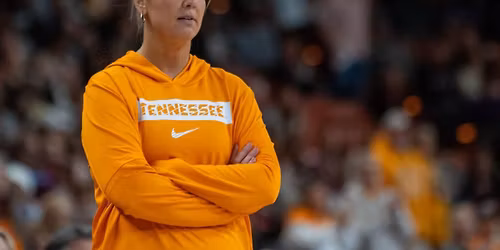 Parking Tennessee Lady Volunteers at Vanderbilt Commodores Womens Volleyball