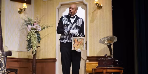 19:00 \u2013 HIPPOLYT, A LAK\u00c1J \/ v\u00edgj\u00e1t\u00e9k zen\u00e9vel \/ 