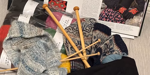 Kongsberg husflidslag markerer Den internasjonale Strikkedag