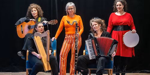 Folkfestival p\u00e5 Klaverfabrikken - Fredag: Radiant Arcadia