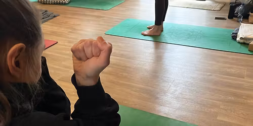 Introduksjon til Traumetilpasset yoga med Minka Qvale