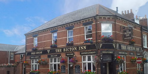 Great Western Morris dances at the Bicton Inn, Exmouth