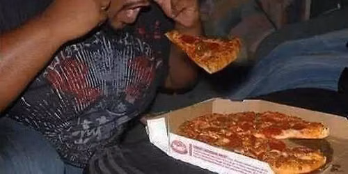 Fiesta de pizza con catsup