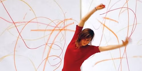 \u0410\u0440\u0442 \u043b\u0430\u0431\u043e\u0440\u0430\u0442\u043e\u0440\u0438\u044f: \u0438\u0437\u0441\u043b\u0435\u0434\u0432\u0430\u043d\u0435 \u043d\u0430 \u0442\u044f\u043b\u043e\u0442\u043e \u0438 \u0432\u0437\u0430\u0438\u043c\u043e\u043e\u0442\u043d\u043e\u0448\u0435\u043d\u0438\u044f\u0442\u0430 \u0447\u0440\u0435\u0437 \u0433\u0440\u0430\u0444\u0438\u0447\u043d\u043e \u0434\u0432\u0438\u0436\u0435\u043d\u0438\u0435