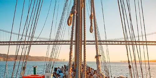 The Lisbon Boat Party: Tour pelo Tejo com DJ