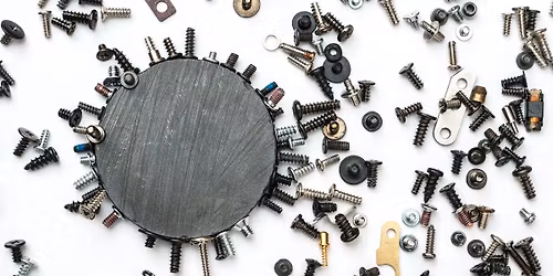 Var\u00e1zs\u00f3ra \u2013 Nem \u00e9lhet\u00fcnk m\u00e1gnesess\u00e9g n\u00e9lk\u00fcl! \/\/ P\u00e9cs