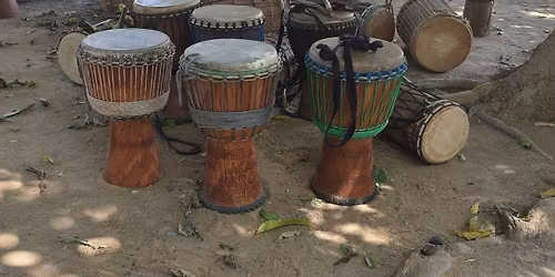 Kurz hry na africk\u00e9 bubny djembe - za\u010d\u00e1te\u010dn\u00edci