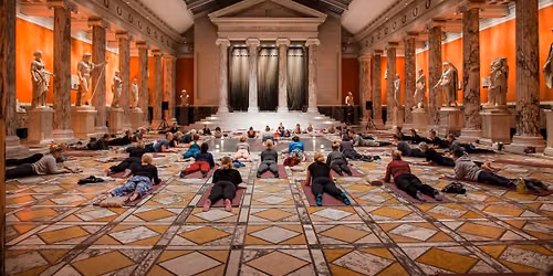 Yoga p\u00e5 Glyptoteket