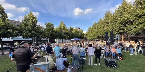 Freitag18 - Der Dreiecksplatz singt