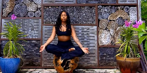 Strong Body . Calm Mind---Yoga Flow with MK