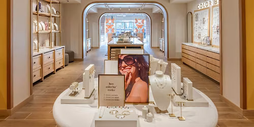 Read & Shop Experience at Kendra Scott