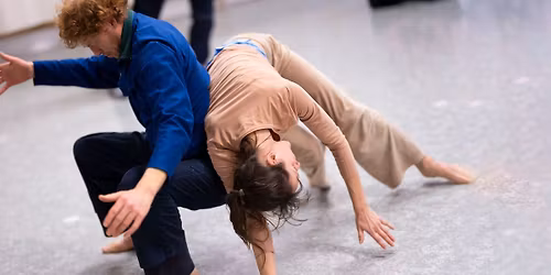 Kontaktn\u00ed improvizace - lehkost v s\u00edti fasci\u00ed (D\u00cdLNA POHYBOV\u00c9HO ZDRAV\u00cd)