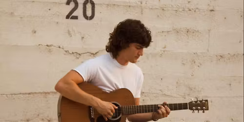 Sunday Live Music- Beau Warren