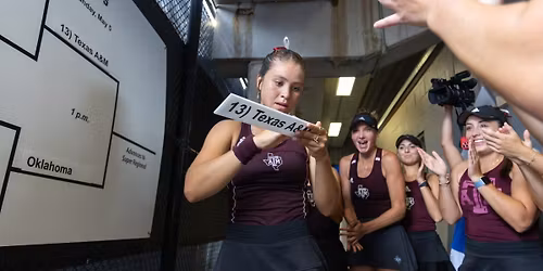 Parking Oklahoma Sooners at Texas A&M Aggies Softball