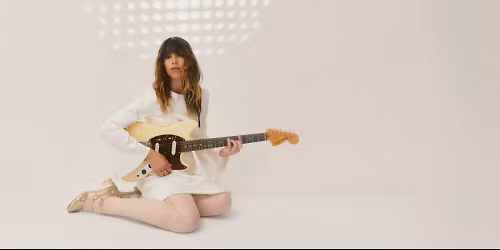 Melody's Echo Chamber, Strange Lot in Chicago