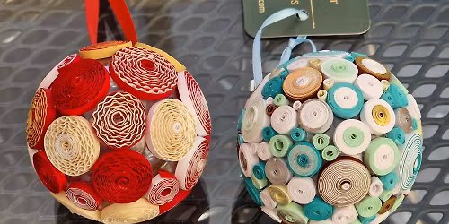 Join Margaret Arscott to make these two quilled 6.5cms baubles Thursday 20th November, 2025