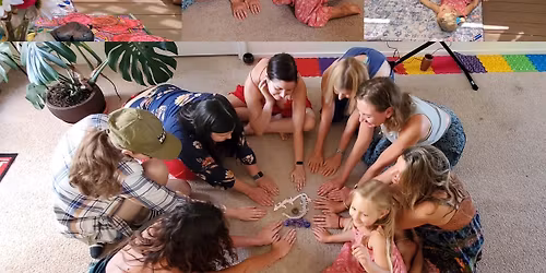 \u0423\u044e\u0442\u043d\u043e\u0435 \u043f\u0440\u043e\u0441\u0442\u0440\u0430\u043d\u0441\u0442\u0432\u043e \u201c\u0421\u0432\u0438\u0434\u0430\u043d\u0438\u0435 \u0441 \u043c\u0430\u043c\u043e\u0439\u201d