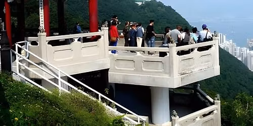 Victoria Peak: Climb to the summit via the Mid-Levels escalato on an audio tour