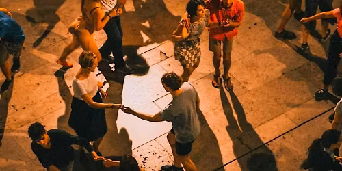 Salsa Beginner-Friendly Workshop + Drinks