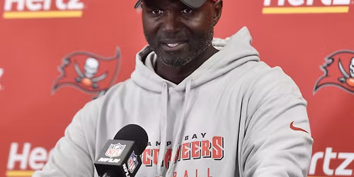 Parking Tampa Bay Buccaneers at Buffalo Bills