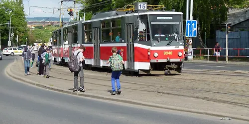 Komentovaná prohlídka Tramvaje KT8D5 s vedoucím archivu DPP Robertem Marou