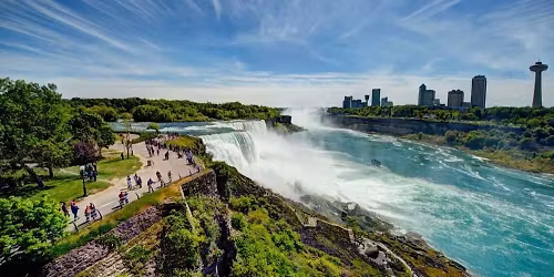 Niagara George Rim trail USA and Goat Island