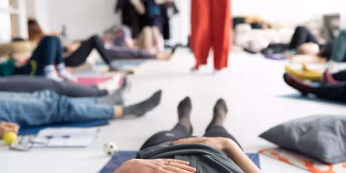 O autoregulacji cia\u0142a i nauce wyciszenia uk\u0142adu nerwowego.