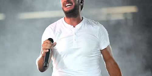 Luke Bryan with Jake Worthington, Lauren Watkins and Zach John King