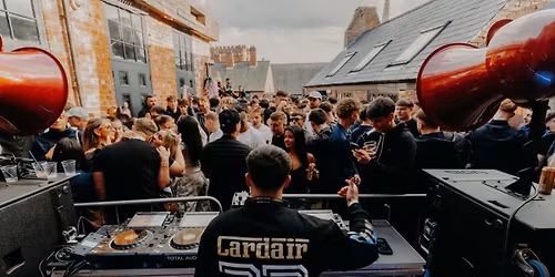 Notr\u00e8 Musique - Outdoor Terrace Party