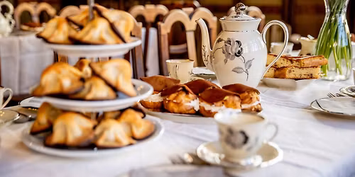 UDSOLGT - Kagebord i Czarens hus