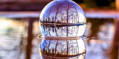 Kto tu zwariowa\u0142? Jak uwolni\u0107 si\u0119 od mit\u00f3w ekonomii i tworzy\u0107 skuteczne rozwi\u0105zania. Warszawa