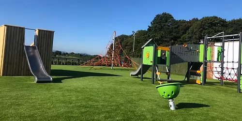 SANTA'S ARRIVAL PARADE AT CHERRY HILL GARDEN CENTRE 