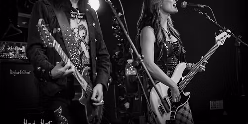 STAR CIRCUS at The Giffard Arms, Wolverhampton 