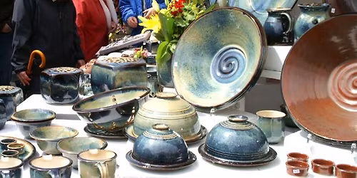 Kunsthandwerkermarkt im Rahmen von \u00bbdrumherum \u2013 Das Volksmusikspektakel 2026\u00ab