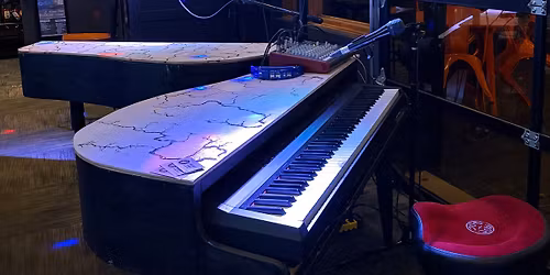 Dueling Pianos at Old Style 6th Street Lounge!