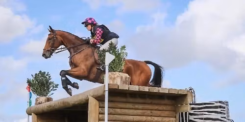 Flat work & Jump clinic with 4* Event rider Amy Struthers 