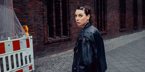 Ad\u00e9, Ade in Brest