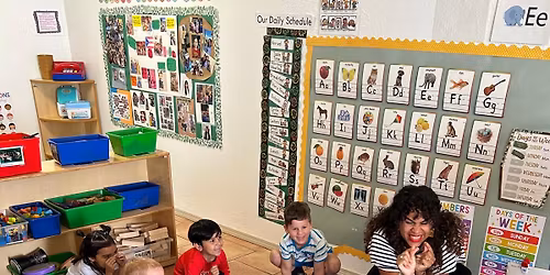 D\u00eda de los ni\u00f1os: \u00a1Biling\u00fces Play with Miss Jade!