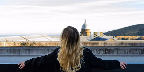 Edinburgh photoshoot experience | For Couples, Solo Travelers & Families