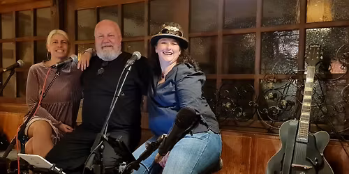 Hüttenzauber und Live Musik mit 3 Voices