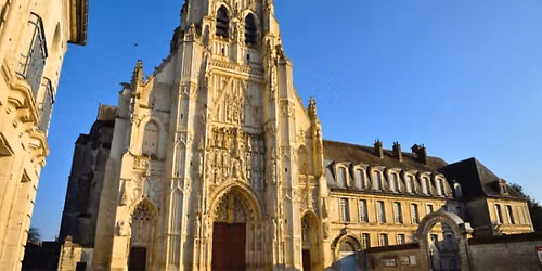 Visite guid\u00e9e du tour de ville de Saint-Riquier