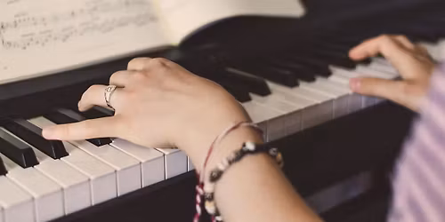 M\u016b\u017eizgl\u012bt\u012bbas kursi \u00abM\u016bzika vesel\u012bbai un labb\u016bt\u012bbai\u00bb