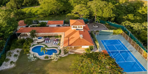 Costa Rica \/ Retreat Collective FULL