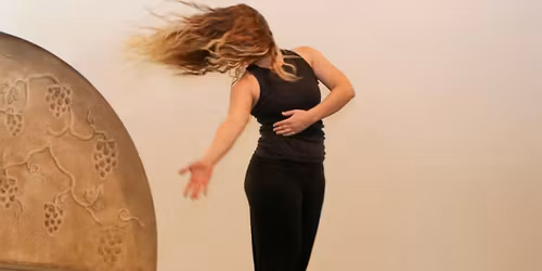 Hon som \u00e4r - ett s\u00f6kande efter det kvinnliga i kyrkotraditionen