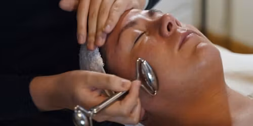 Limpieza Facial completa con Terapia Fotodin\u00e1mica