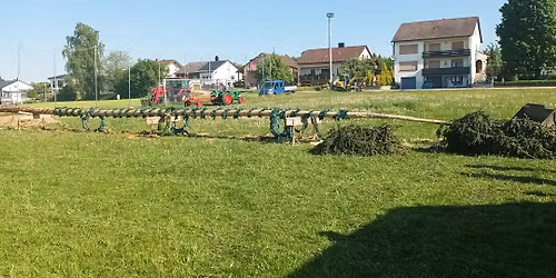 Traditionelles Maibaumaufstellen \ud83d\udc69\u200d\ud83d\ude92\ud83d\udc68\u200d\ud83d\ude92