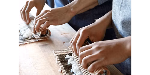 Simple Sushi Rolling - Sushi Making Cooking Class in Chicago | Classpop!\u2122