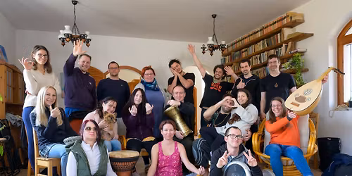 K\u00f6zel-keleti dalk\u00eds\u00e9ret \u2013 gyakorl\u00f3 h\u00e9tv\u00e9ge kezd\u0151 darbuk\u00e1soknak, \u00fct\u0151hangszereseknek Franczia Danival